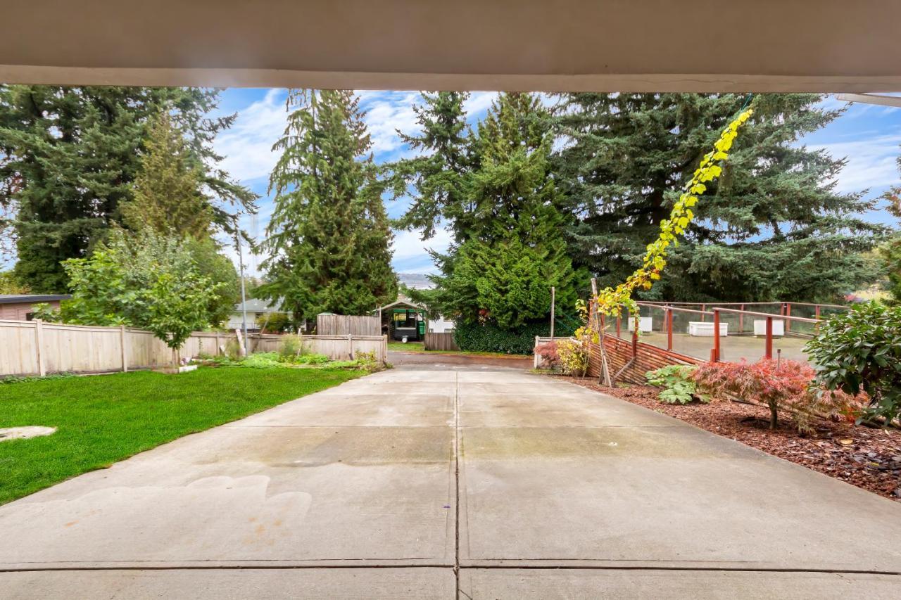 Pristine 3 Beds 2 Washroom Guest Suite Surrey Exterior photo