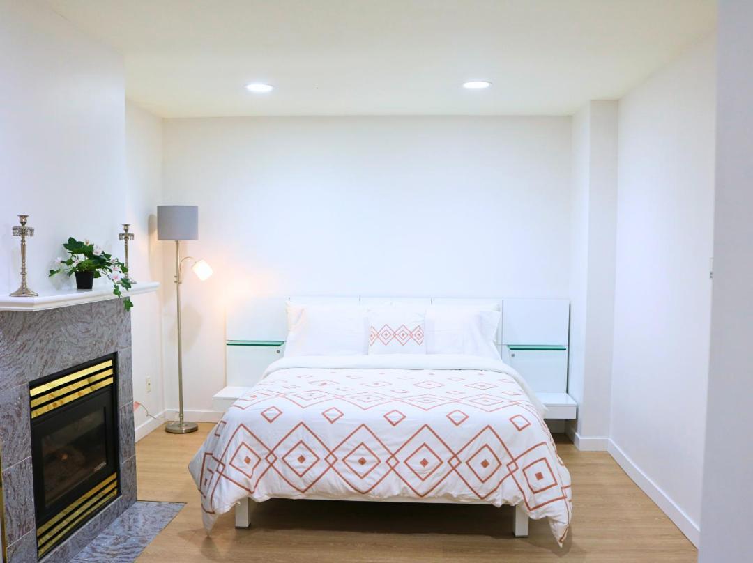 Pristine 3 Beds 2 Washroom Guest Suite Surrey Exterior photo