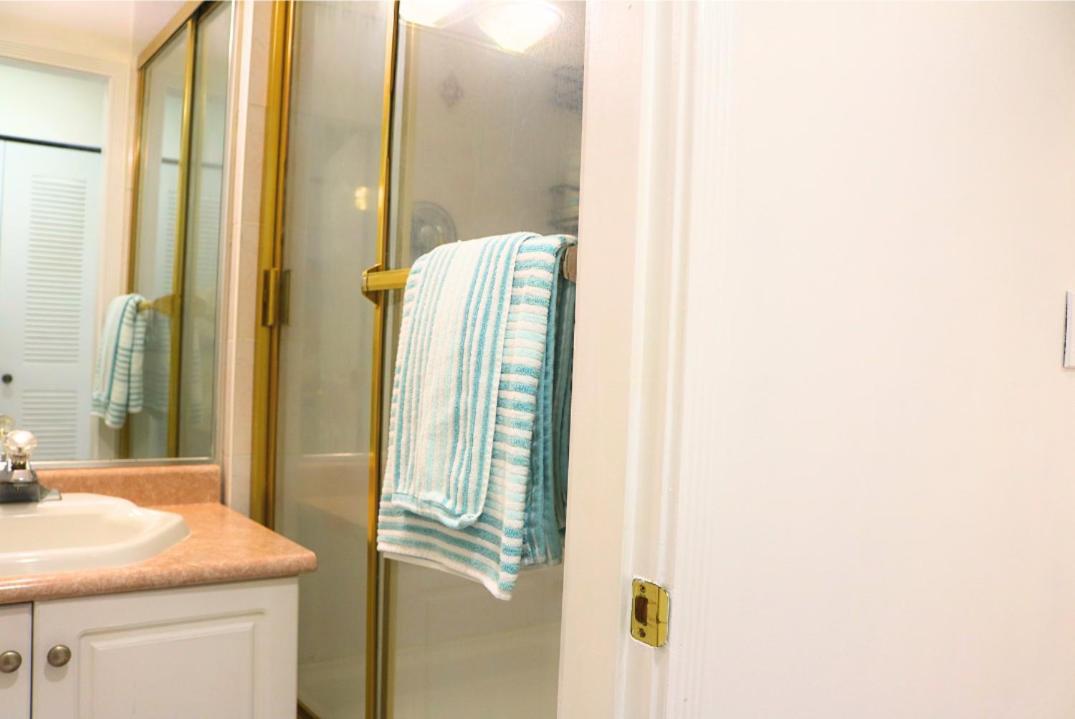 Pristine 3 Beds 2 Washroom Guest Suite Surrey Exterior photo